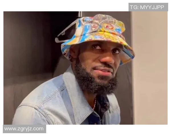 足球明星求签名视频曝光詹姆斯幽默反应引发热议